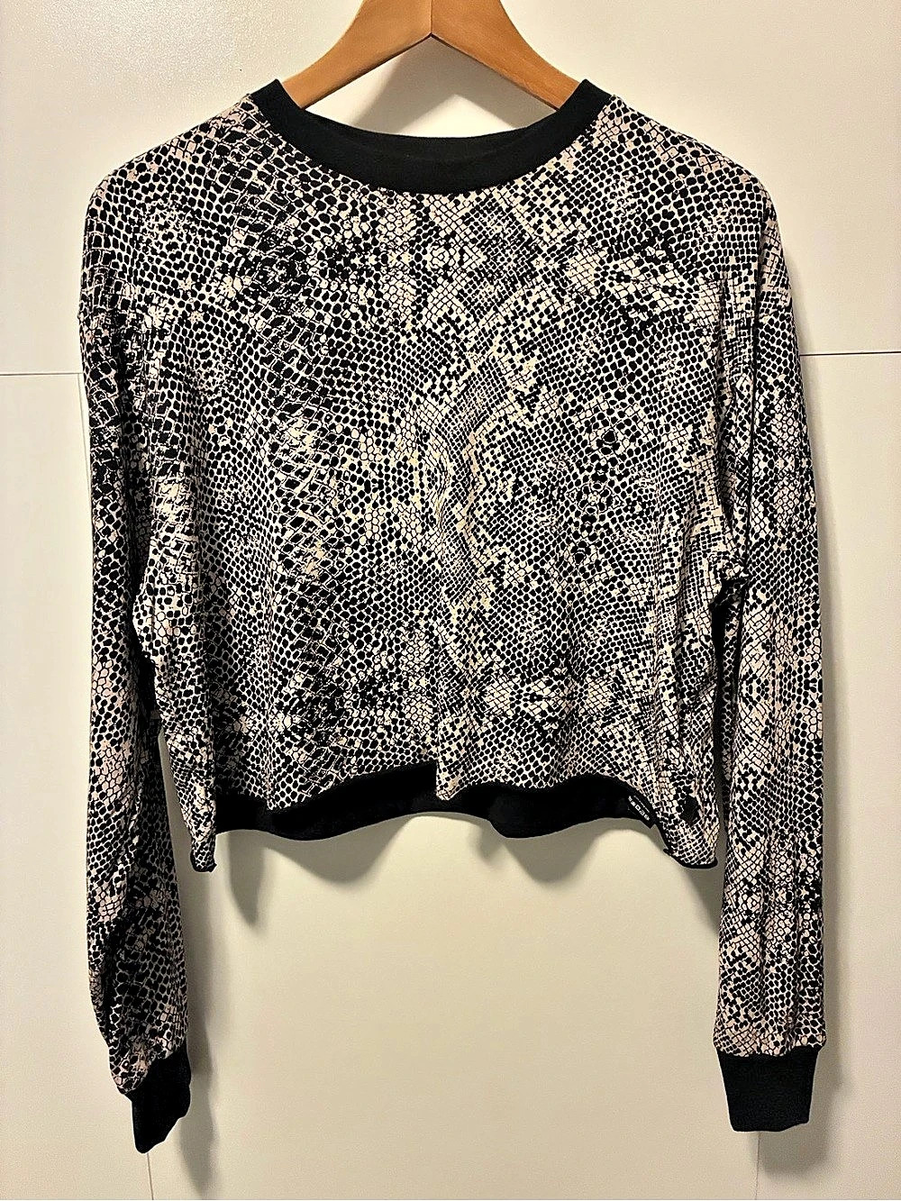Tna Snakeskin Print Cropped Shirt Size Small